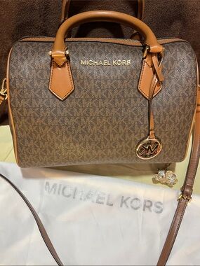 !!Brand NEW!! Michael Kors Chocolate Brown Trimmed and Navy Monogram W/ Dustbag!